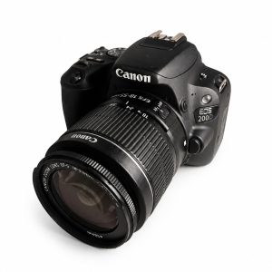 Canon 200D